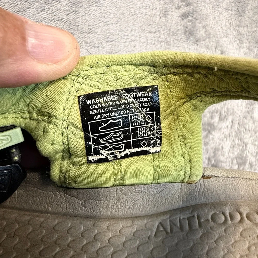 Keen waterproof closed